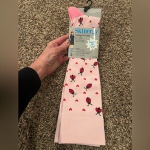 Legale Skinergy Knee High 15-25mmhg Low Pressure Compression Socks, new with pkg